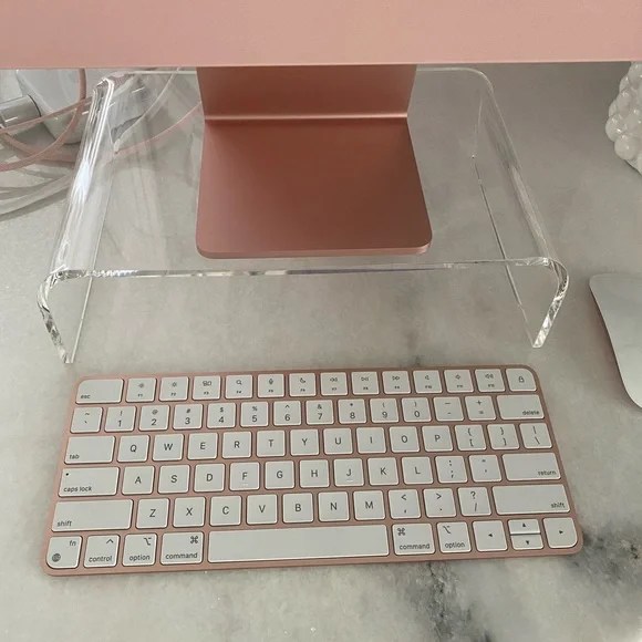 iMac 24” Pink Desktop. Purchased brand new, only used for a total of 3-4 hours